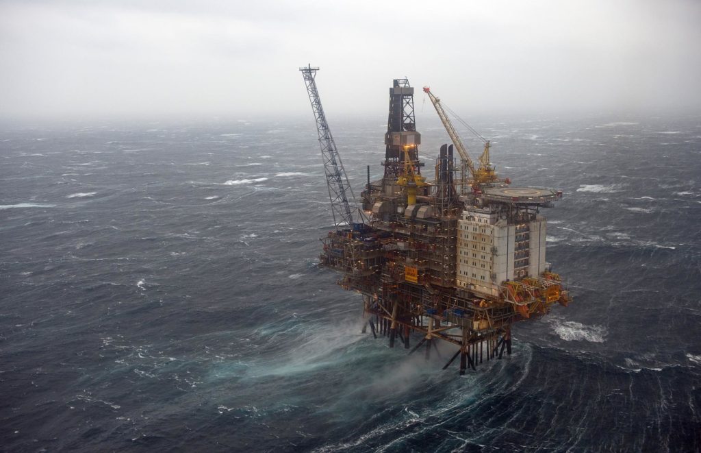 Brage-feltet i hardt vær (Foto: Norsk Petroleum)