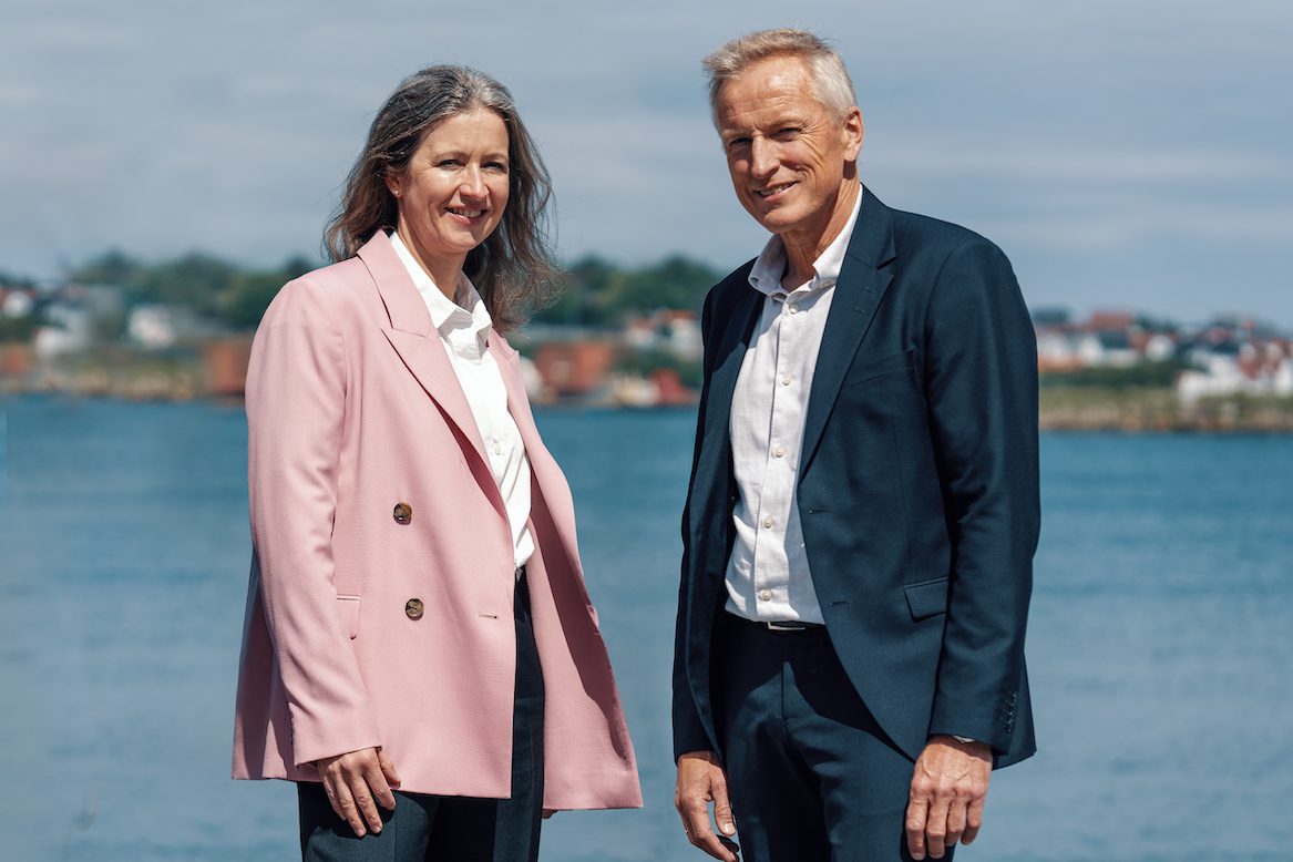 Helge Hammer og Hilde Salthe, leder for Longboat Norge