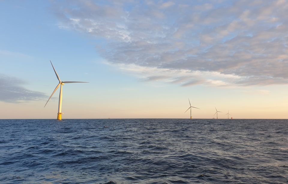 Hywind Tampen er Norges første fullskala flytende havvindpark, og skal forsyne Gullfaks A og Snorre med elektrisk strøm. (Foto: Jon Hestetun, NORCE)