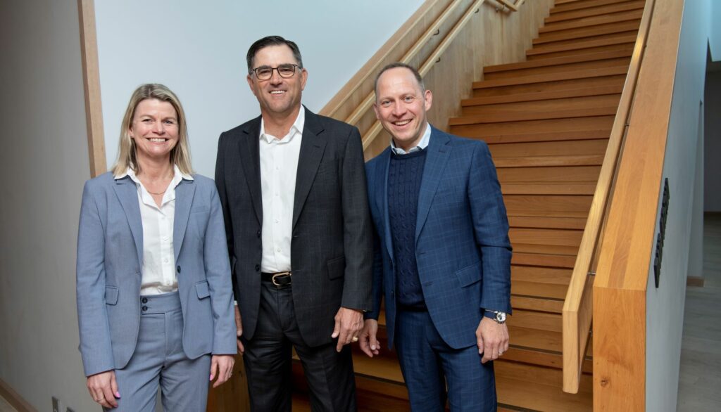 Ingrid Sølvberg (Vår Energi), Jeff Miller (Halliburton) og Torger Rød (Vår Energi).