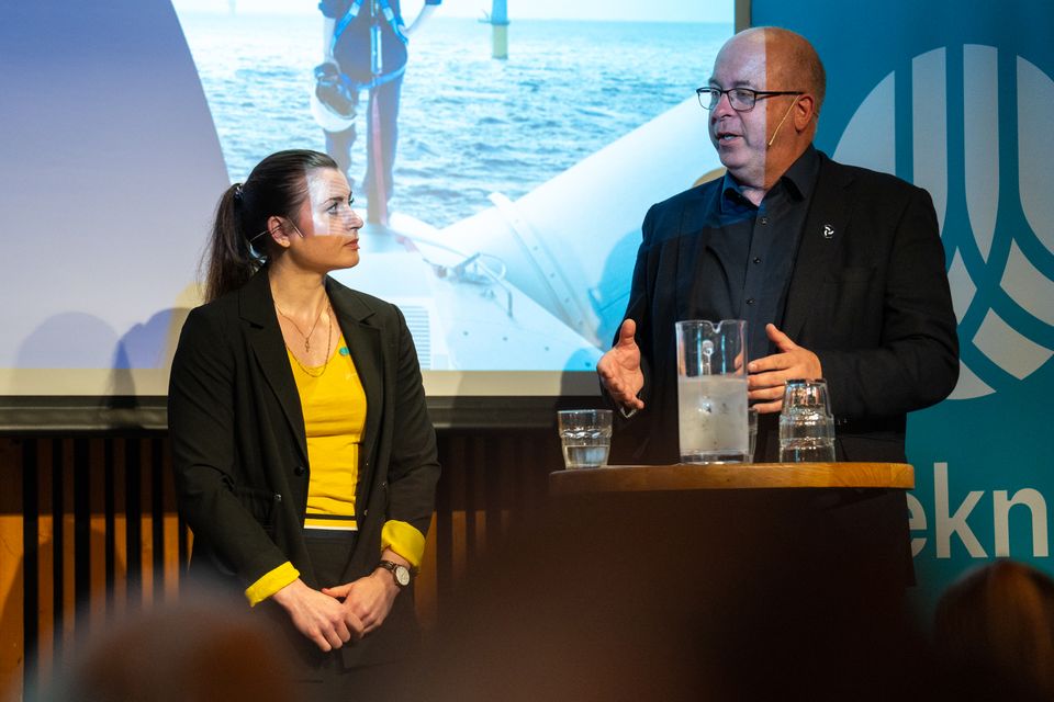 Elisabet Haugsbø, president i Tekna og Arvid Nesse, leder i Norwegian Offshore Wind under lansering av rapporten, Gigawatt krever megaløft