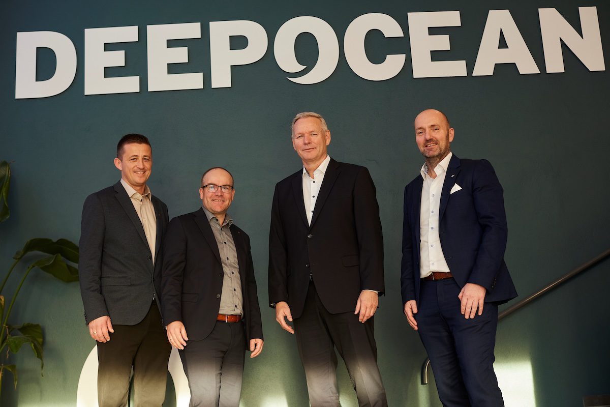 Fra kontraktsigneringen: Fra venstre, Sigbjørn Svendsen, DeepOcean; Olaf A. Hansen, DeepOcean; Rune Aase, Equinor; og Frode Sivertsen, Equinor. Foto: DeepOcean