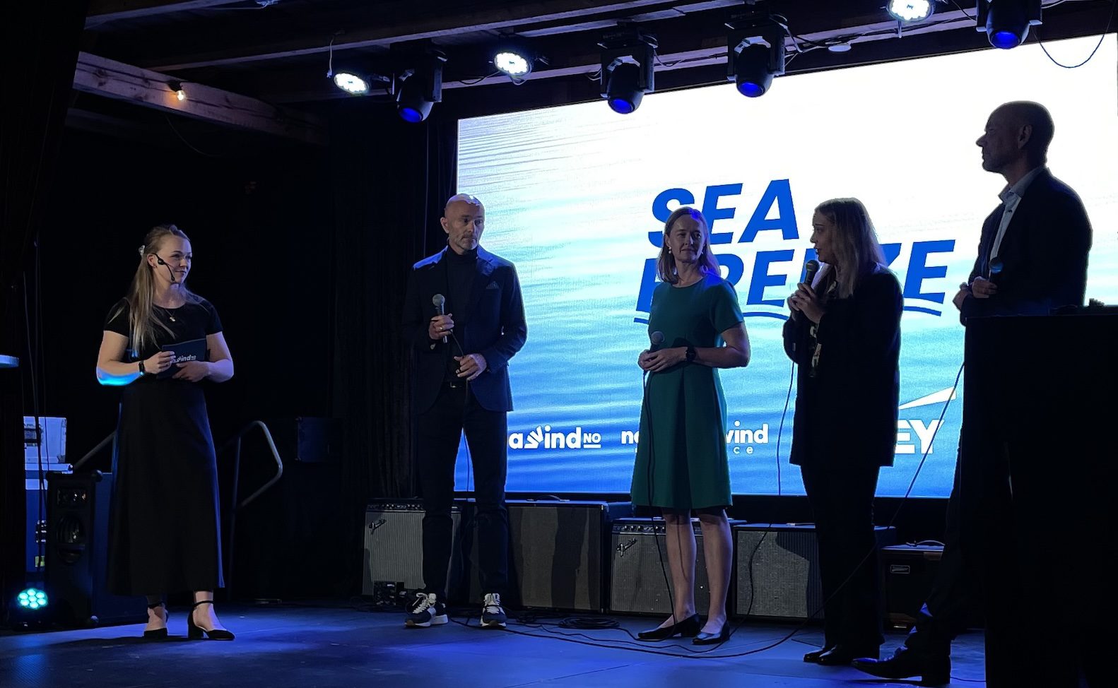 Havvind-næringen møttes på arrangementet Sea Breeze i Kristiansand i går kveld i forbindelse med North Sea Wind Conference som går av stabelen i Kristiansand i dag.
Foto: Emilie Lindborg / Ocean24
