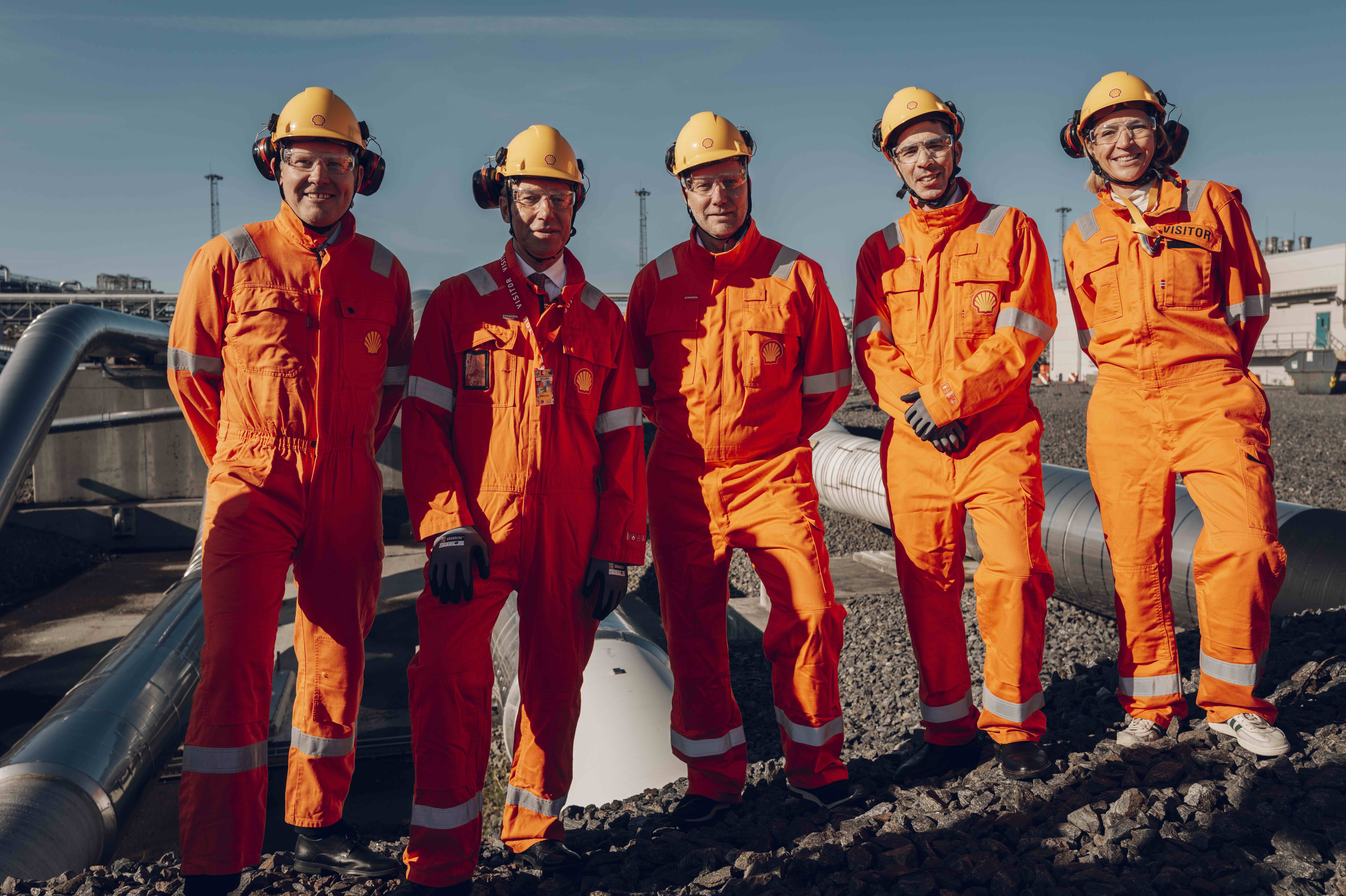 Marianne Olsnes på åpningen av Ormen Lange sammen med energiminister Terje Aasland og hovedkontraktørene. Foto: Shell