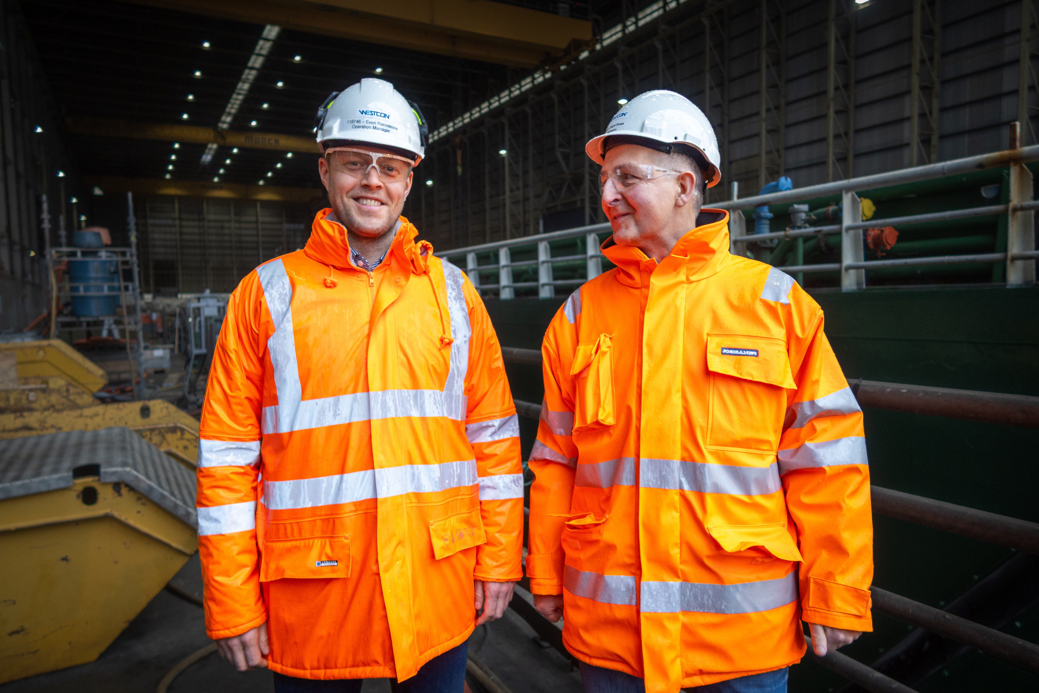 Even Rønnekleiv (til venstre) har overtatt som verftsdirektør ved Westcon Yards Florø etter Trygve Solaas. Foto: Anna Helena Sundt
