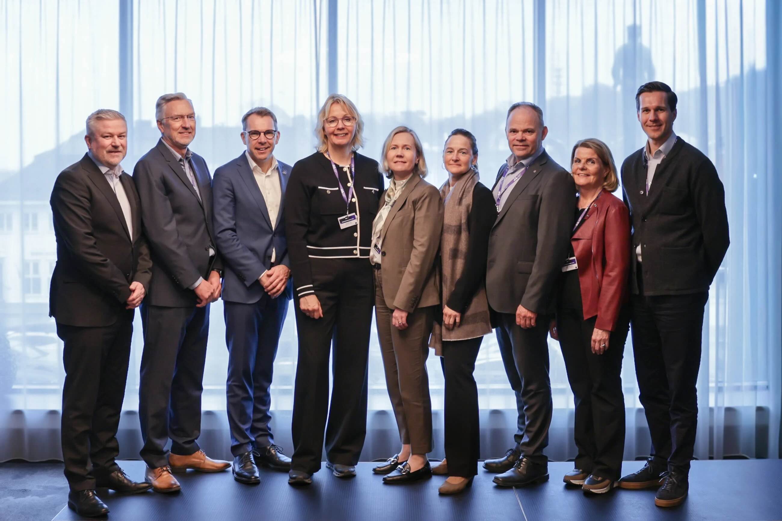 Fra venstre: Pål Eitrheim, Arnstein Flaskerud, Steffen Syvertsen, Kristin Lian, Anne Nysæther, Gunlaug Espeland, Erling Dalberg, Bjørg Brestad og Martin Lundby. Kari Thørud, Gunnar Hovland og Terje Pilskog var ikke til stede. Foto: Ingeborg Aarø/Fornybar Norge